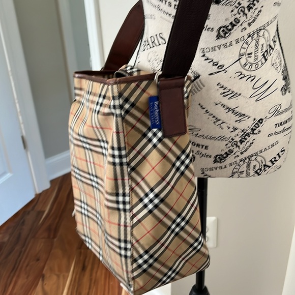 Authentic Vintage Burberry crossbody Bag - Picture 8 of 12